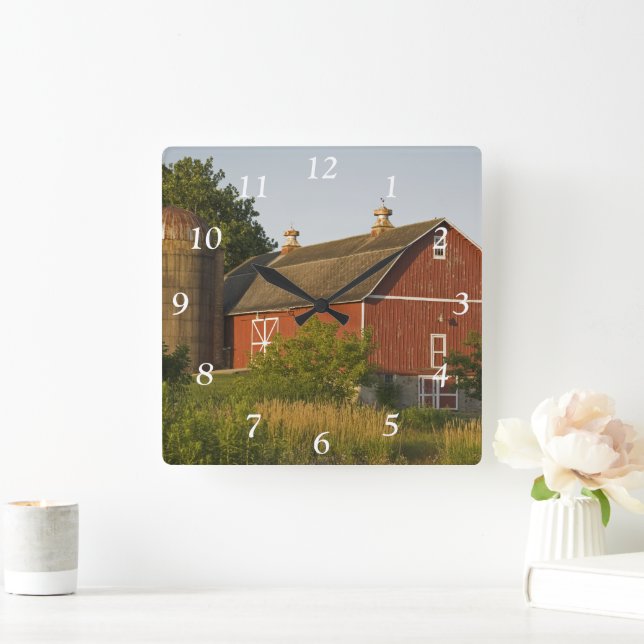 Roter Stall und Silo Quadratische Wanduhr (Zuhause)