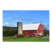 Roter Stall und Windturbinen 12 x 8