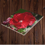 Roter Sumpf Hibiskus Blütenblume Fliese<br><div class="desc">Keramik-Kachel mit dem Foto-Bild eines atemberaubenden, roten Sumpf-Hibiskus Blüte. Ein schönes, blumengeschmücktes Design! Wählen Sie Ihre Kachelgröße aus. Eine tolle Küche trivet!</div>