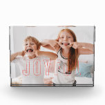 Roter übersichtlicher, fröhlicher Foto<br><div class="desc">Eine einzigartige Möglichkeit, Ihre Lieblings-Foto-Keepsakes zu zeigen! Personalisieren Sie mit Ihrem Foto, Namen und Datum.</div>