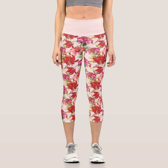 Roter und rosa Hibiskus Capri Leggings (Vorderseite)