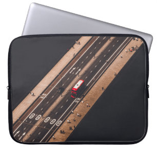 ROTER UND WEISSER BUS AUF BRÜCKE LAPTOPSCHUTZHÜLLE