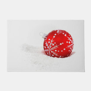 Roter Weihnachtsball mit Schneeflocke Fußmatte
