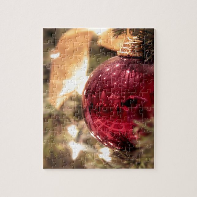 roter Weihnachtsbaumschmuck festlich (Vertikal)