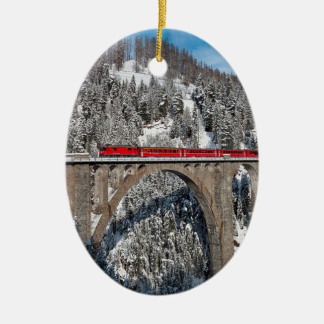 Roter Zug-Kiefern-Schnee bedeckte Berge die Keramik Ornament (Vorne)