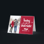 Rotes Baby ist es kalte äußere Feiertagskarte<br><div class="desc">Rotes Baby ist es kalte äußere Typografie-Feiertags-Karte 
 Kundengerechte Feiertag WeihnachtsFotokarte,  zum Ihrer Familie und Freunde zu geben,  die wunderliches Skript kennzeichnen. Diese gefaltete Feiertagskarte ist für Paare perfekt und weds eben. Dieses ist in der Vielzahl von Farben verfügbar.</div>