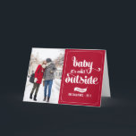 Rotes Baby ist es kalte äußere Feiertagskarte<br><div class="desc">Rotes Baby ist es kalte äußere Typografie-Feiertags-Karte 
 Kundengerechte Feiertag WeihnachtsFotokarte,  zum Ihrer Familie und Freunde zu geben,  die wunderliches Skript kennzeichnen. Diese gefaltete Feiertagskarte ist für Paare perfekt und weds eben. Dieses ist in der Vielzahl von Farben verfügbar.</div>