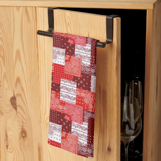 Rotes Bandana-Patchwork-Paisley-Nähmuster Geschirrtuch (Drittel gefaltet)