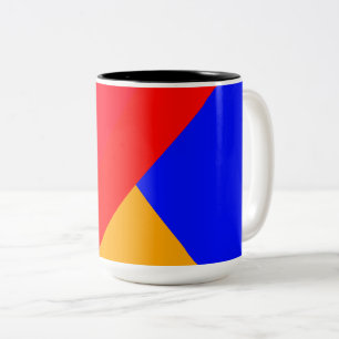 Rotes Blau gelbes Dreieck abstrakte Geometrie Zweifarbige Tasse