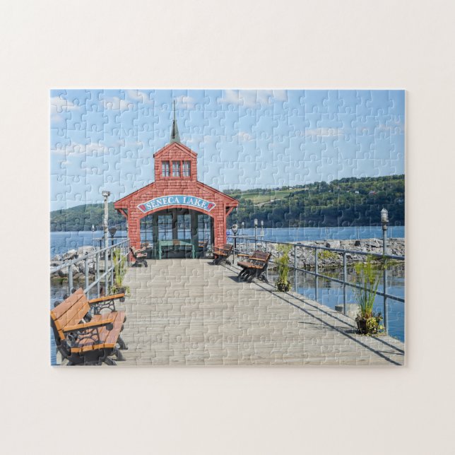 Rotes Bootshaus am Seneca-See (Horizontal)