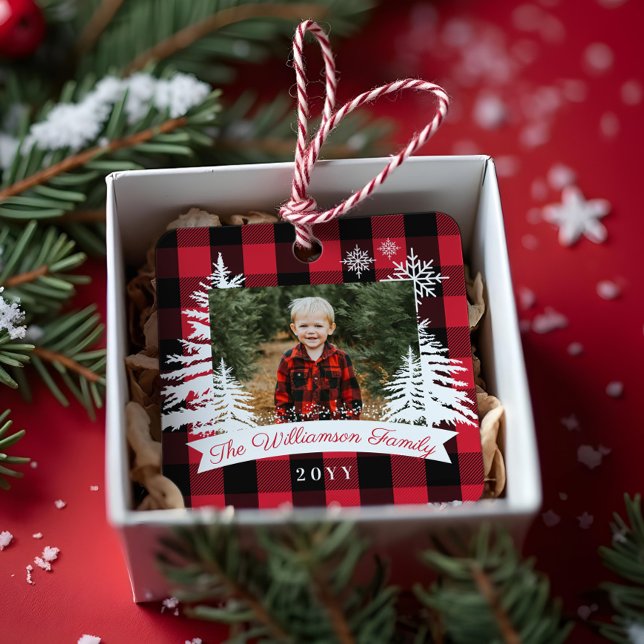 Rotes Buffalo Kariert Rustikales Pine Trees Family Ornament Aus Metall (Red Buffalo Plaid Rustic Pine Trees Family Photo Metal Ornament)