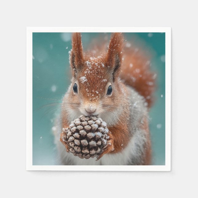 Rotes Eichhörnchen im Schnee mit Pinecone Serviette (Vorderseite)