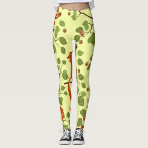 Rotes Eichhörnchen in Haselzweigen. Leggings
