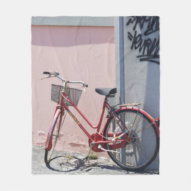 ROTES FAHRRAD AUF DER STRASSE FLEECEDECKE (Vorderseite)