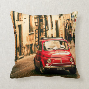 Rotes Fiat 500 in Italien, klassisches Autokissen Kissen
