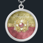 Rotes Goldolivgrüne Damasthochzeit Versilberte Kette<br><div class="desc">Diese Silber überzogene Halskette mit einem runden Anhänger, hat eine schöne Goldkette mit einem Rubin, der in einen quadratischen Verschluss, in Set zwischen einem vibrierenden Weinrot und in Antikengold eingelegt wird, der hineingegossene Damast, Imitatvelourslederhintergrund. Es gibt eine Textschablone für Ihren Namen oder Monogramm über dem Band. FERTIGEN Sie ES besonders...</div>