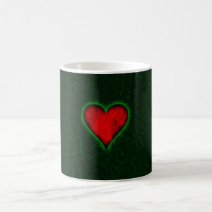 Rotes Herz auf grünem Hintergrund Kaffeetasse