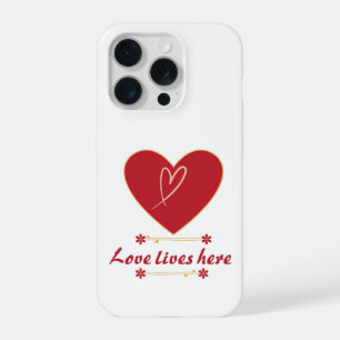 Rotes Herz Blumendesign – „Liebe lebt hier“ iPhone 15 Pro Hülle