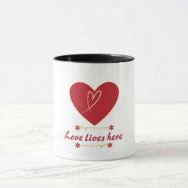 Rotes Herz Blumendesign – „Liebe lebt hier“ Tasse