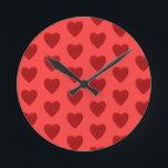 Rotes Herz Runde Wanduhr<br><div class="desc">für Valentinstag,  Hochzeitstag,  Hochzeit,  Jubiläum,  heiraten mich,  Liebe,  i Liebe Sie,  rote Herzen,  Happy Valentinstag,  schön und romantisch,  können Sie den Hintergrund ändern.</div>