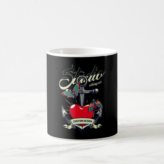 Rotes Herz und Schmetterlinge Studio Kunst Kaffeetasse (Mittel)