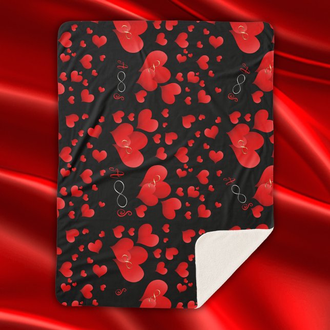 Rotes Herz Unendlichkeit Initials Monogramm auf sc Sherpadecke (Von Creator hochgeladen)