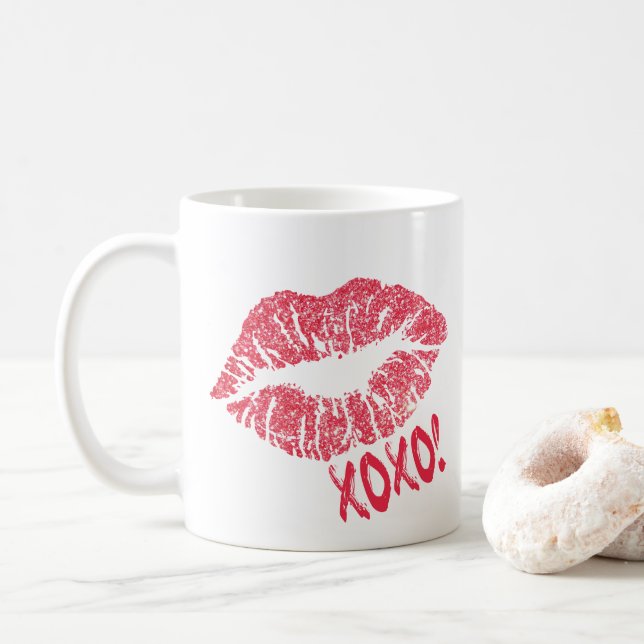 Rotes Lippenstift-Kuss-Kennzeichen XOXO! Kaffeetasse (Mit Donut)