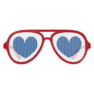 Rotes Party mit blauen Herzen. Sonnenbrille