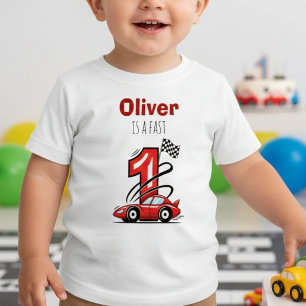 Rotes Rennwagen Schnell Eins Erster Geburtstag Baby T-shirt