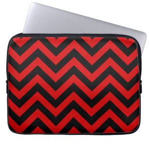 Rotes, schwarzes, Zickzack ZigZag-Muster Laptopschutzhülle