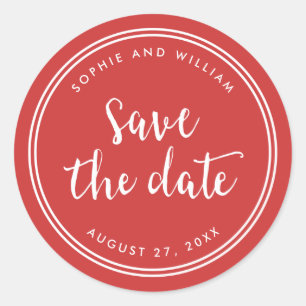 Rotes Skript und weiße Streifen Save the Date Runder Aufkleber