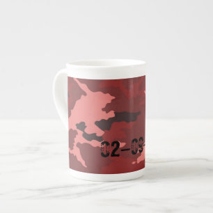 Rotes Tarnmuster Rosa-Maroon-Tarnung Prozellantasse
