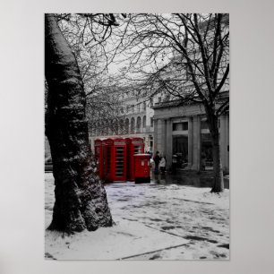 Rotes Telefon packt Plakat ein