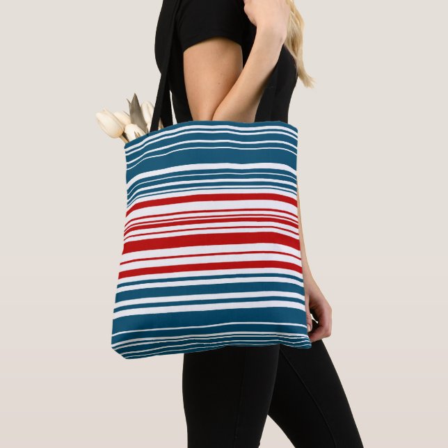 Rotes und blaues Streifenmuster Tasche (Von Nahem)
