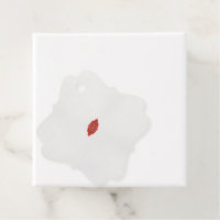 rotes und braunes Design auf weißem Hintergrund