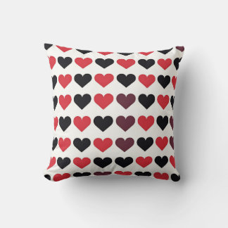 Rotes und schwarzes Herzmuster Kissen