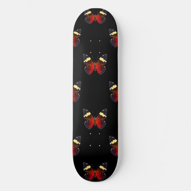 Rotes und schwarzes Schmetterlingsmuster Skateboard (Vorderseite)