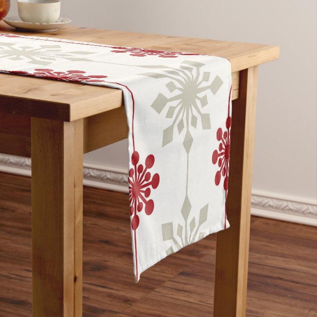 Rotes und weißes elegantes kurzer tischläufer (Beispiel)