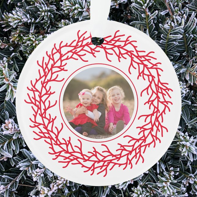 Rotes und weißes Foto Ornament (Your photo red and white Scandinavian wreath garland acrylic Christmas ornament)