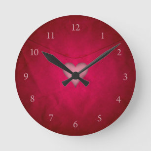 Rotes Valentinsgrußherz Runde Wanduhr