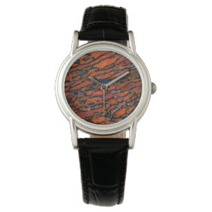 Rotes versteinertes Dinosaurierskelett Armbanduhr