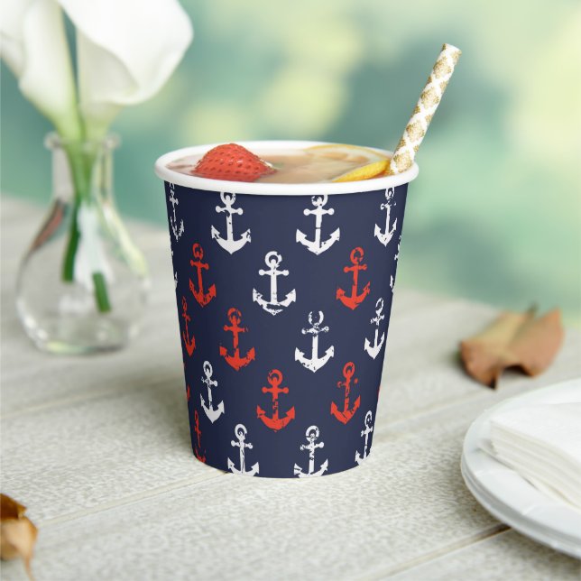 rotes, weißes und blaues Navy-Muster Pappbecher (In Situ)