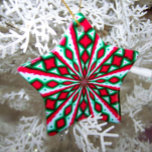 Rotes Weißes und grünes Weihnachtscreme Kaleidosko Keramik Ornament<br><div class="desc">Das Beispiel-Foto ist mein eigenes. Ich habe dieses Ornament in der Vergangenheit gekauft. Weihnachts Candy Kaleidoskop in weiß,  rot und grün. Die digitale Kunst entstand aus einem Foto eines Weihnachtslollypop. Es gibt mehrere andere kaleidoskopische Kreationen aus demselben Foto in der Serie.</div>