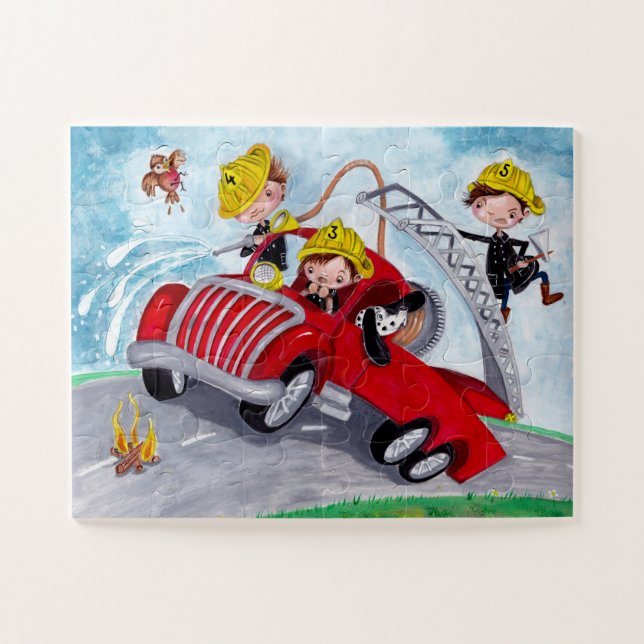 Rotfeuerwagen mit niedlichen Feuerwehrmännern (Horizontal)