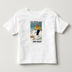 Rothaarige Frau Lächeln und Skiplakat Kleinkind T-shirt
