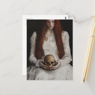 Rothaarige Frau mit einem Totenkopf Postkarte