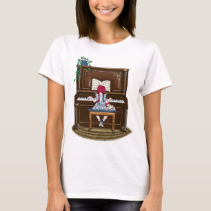 Rothaariges Mädchen beim Klavierüben T-Shirt
