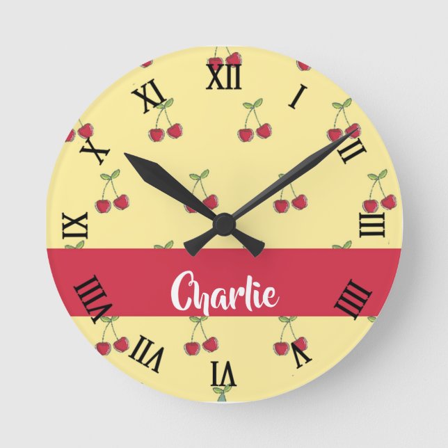 Rotkirschmuster aus individuelle Name Runde Wanduhr (Vorderseite)