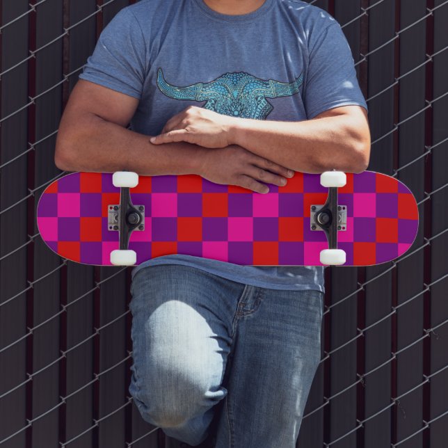 Rotlila Rosa Karomuster Design  Skateboard (Außenbereich 3)