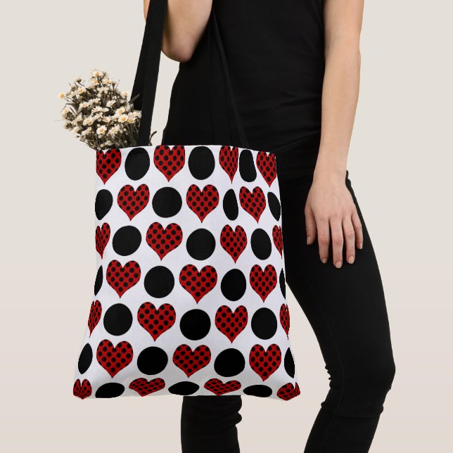 Rotpolka-Dot-Herz und schwarzes Kreislaufmuster Tasche (Von Nahem)